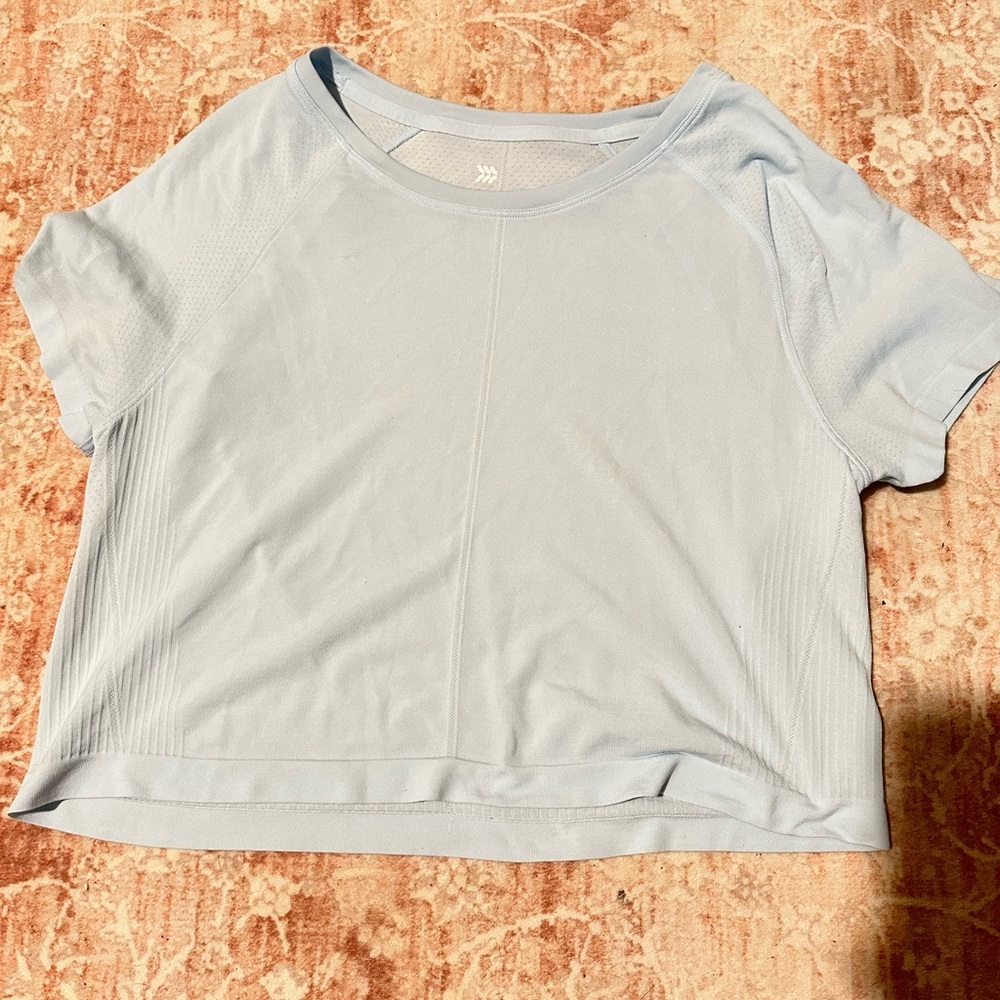 all in motion XS cropped athletic tee